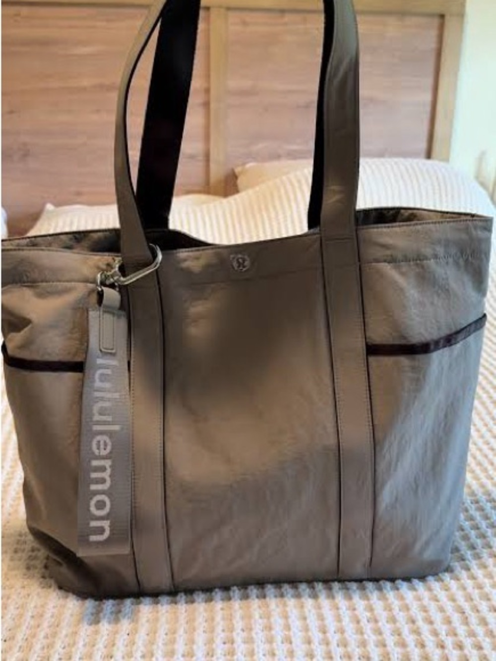 Lululemon 20L Ash Gray Tote with Front Pocket - Picture 2 of 6